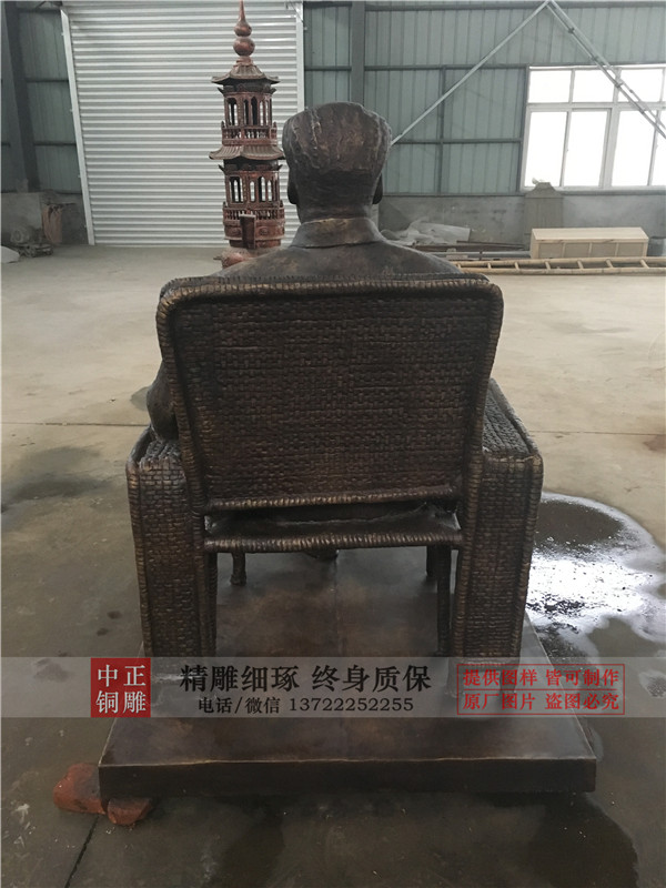 生產(chǎn)毛主席雕像.jpg 生產(chǎn)毛主席雕像.jpg